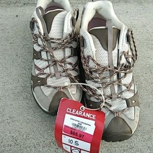 Womens new merrell size 10.5 shoes